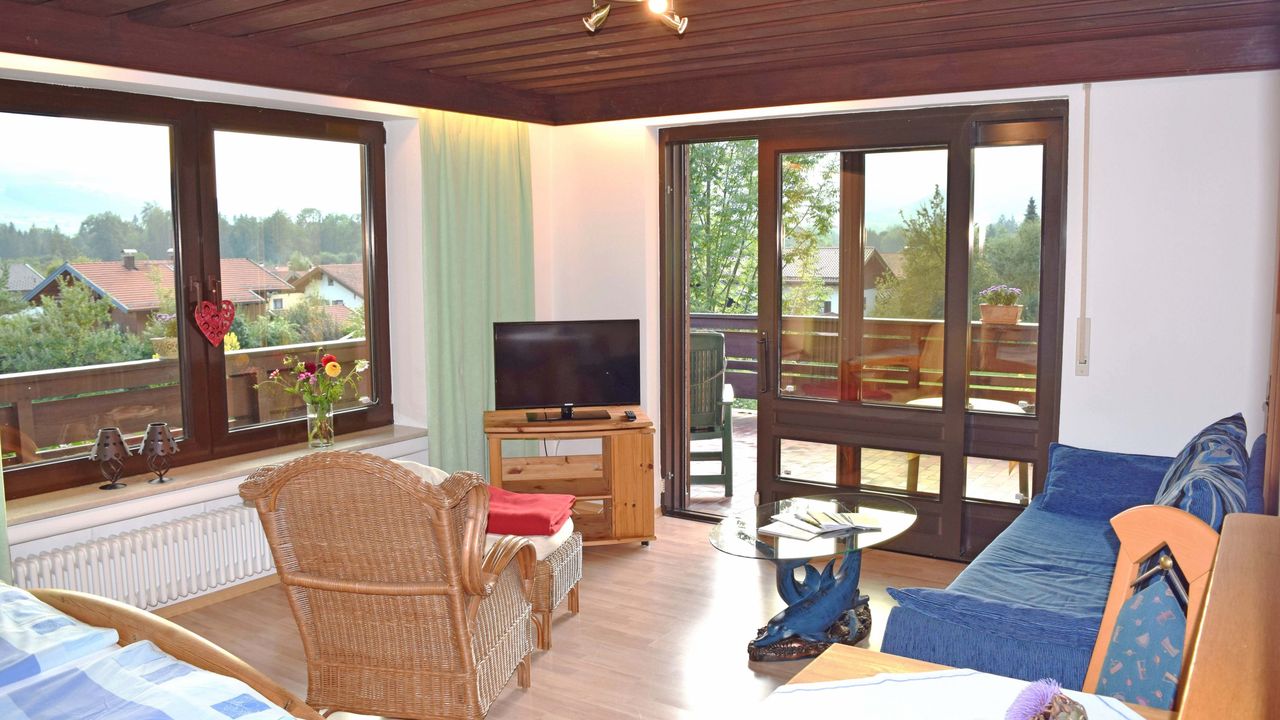 Ferienappartement "Almblick": Sitzecke & Ausblick Ferienappartement "Almblick": Sitzecke & Ausblick